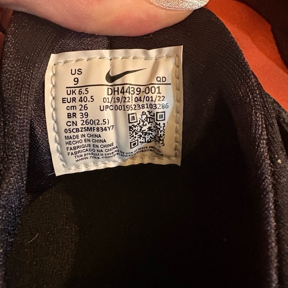 Nike Black Sneakers with Chunky Design and Thick Sole - Picture 3 of 3